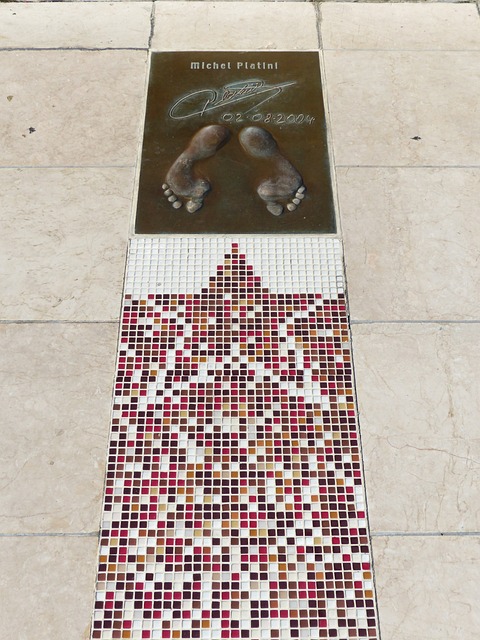 武汉马拉松金标首秀：4万跑者竞速长江畔.